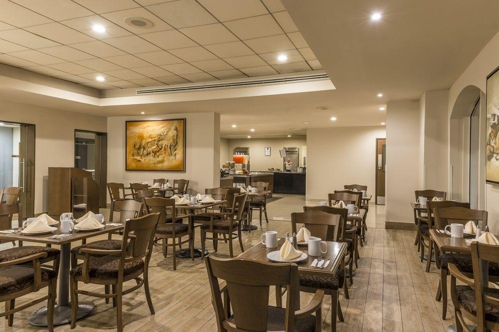 Four Points By Sheraton Galerias Monterrey Exterior photo The restaurant at the hotel