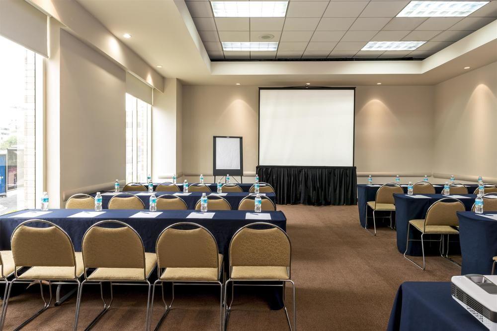 Four Points By Sheraton Galerias Monterrey Exterior photo Meeting room