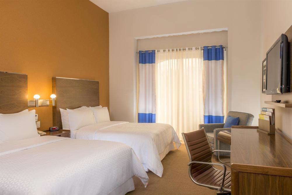 Four Points By Sheraton Galerias Monterrey Exterior photo A typical room at the hotel