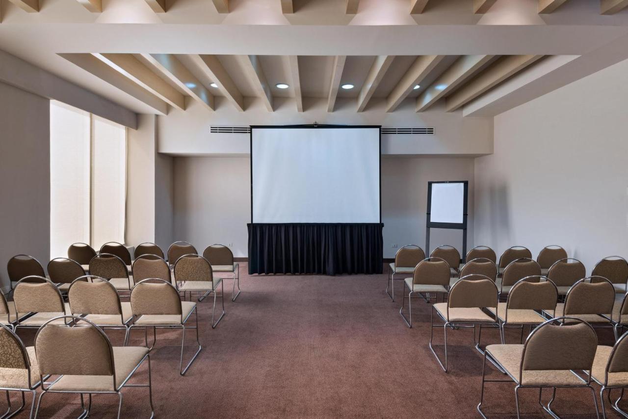 Four Points By Sheraton Galerias Monterrey Exterior photo A typical conference room