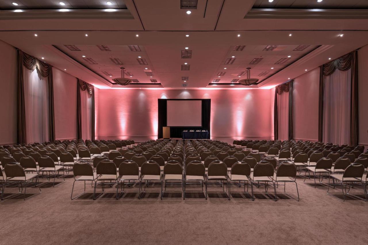 Four Points By Sheraton Galerias Monterrey Exterior photo The ballroom