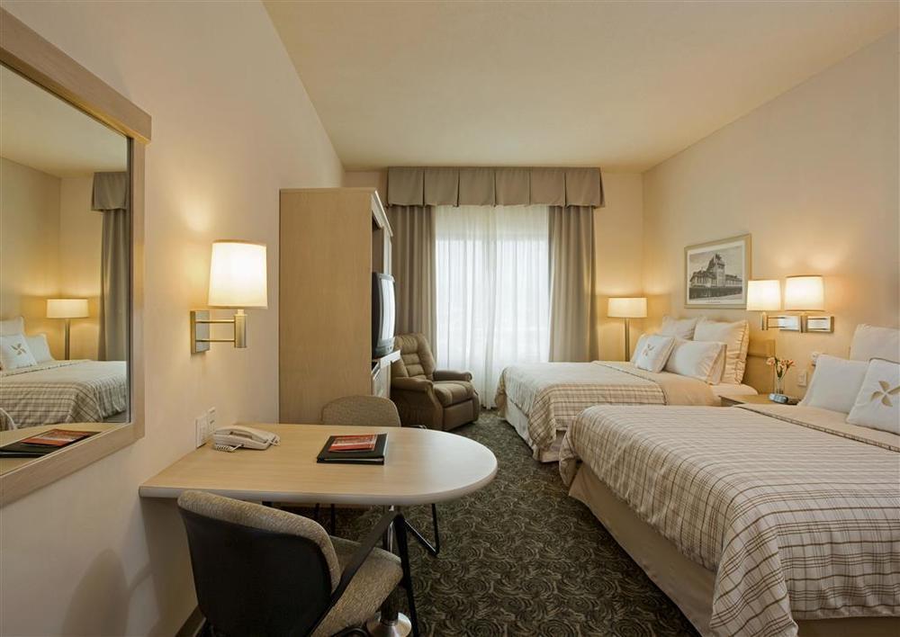 Four Points By Sheraton Galerias Monterrey Room photo A typical hotel room