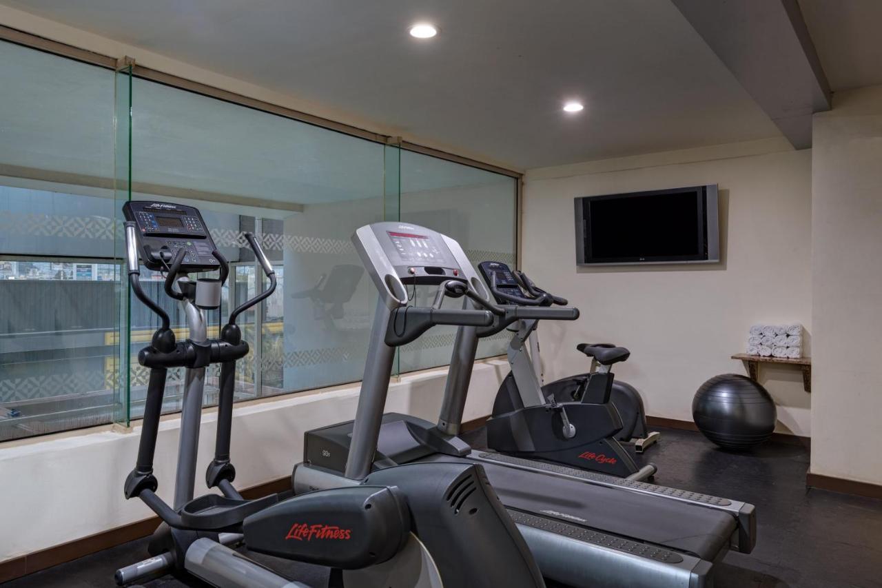 Four Points By Sheraton Galerias Monterrey Exterior photo The gym at the hotel