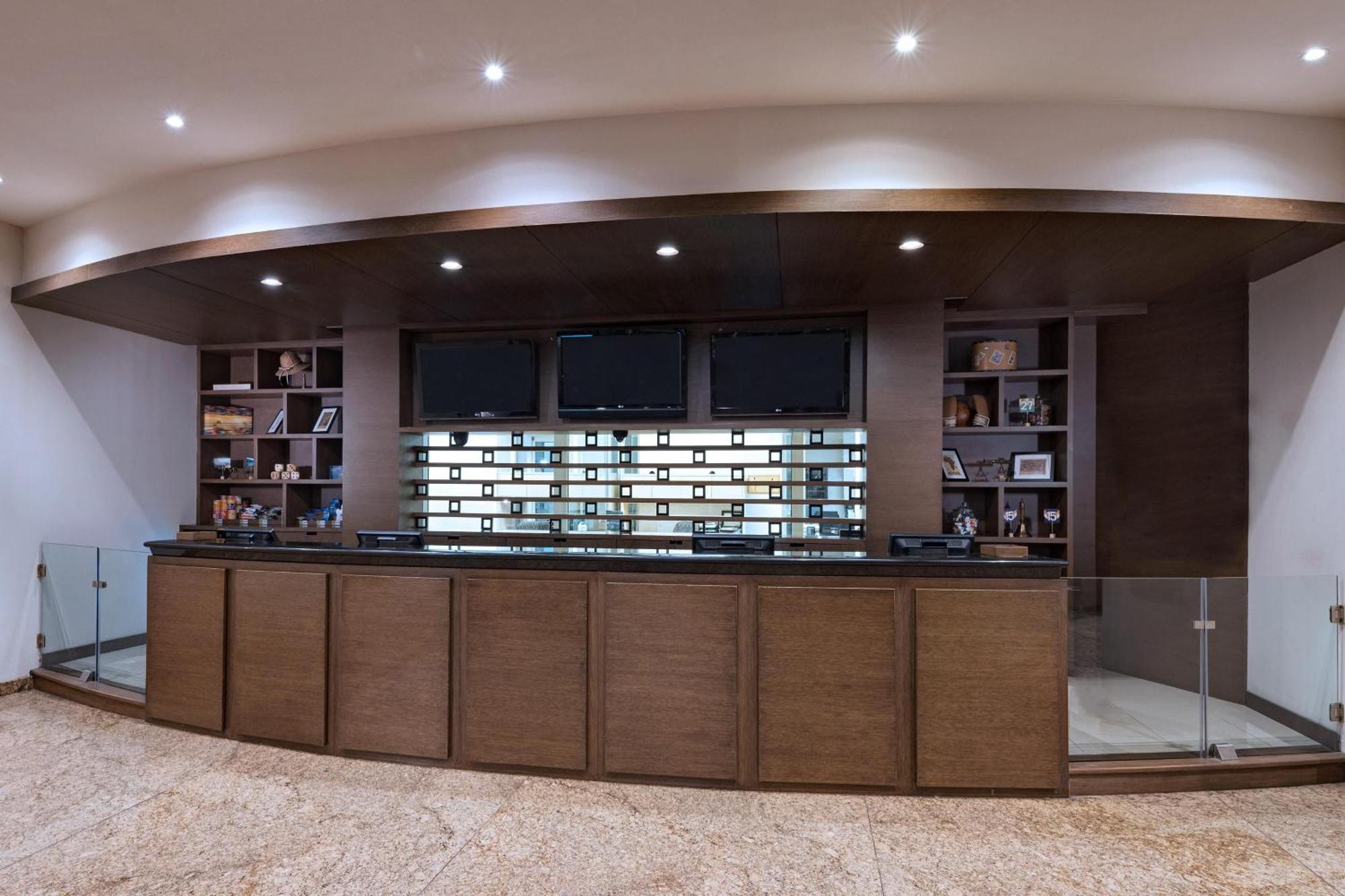 Four Points By Sheraton Galerias Monterrey Exterior photo The reception desk at the library