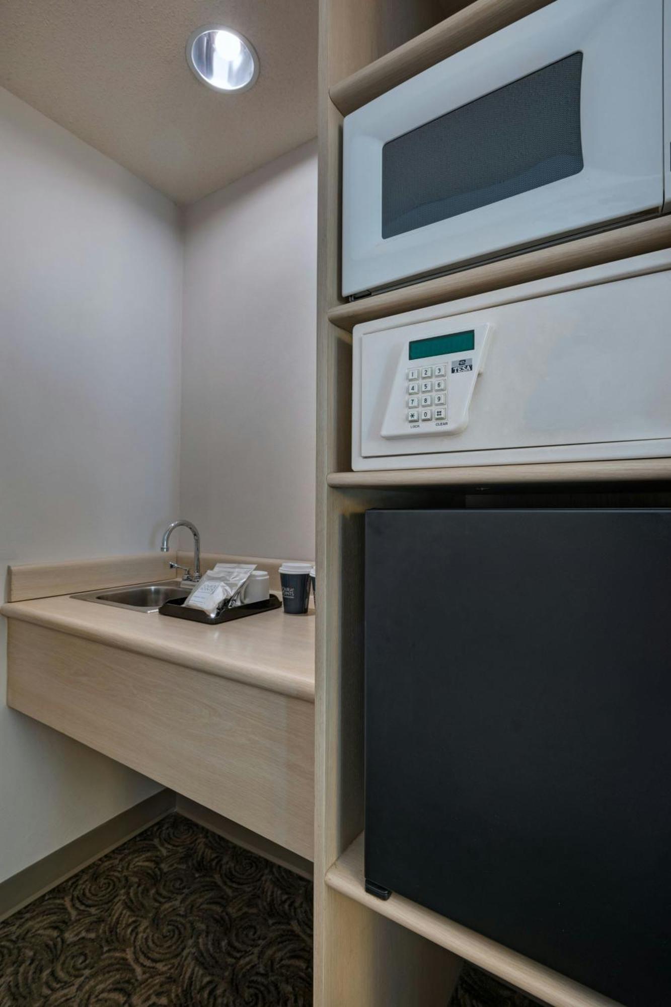 Four Points By Sheraton Galerias Monterrey Exterior photo A safe in a hotel room